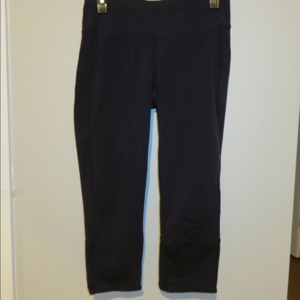 Athleta Leggings Black Split Back Crop Capri Workout Activewear Sporty Small